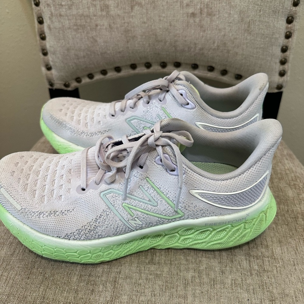 New Balance Running Shoes Fresh Foam 1080, Women Size 9 - Picture 2 of 8